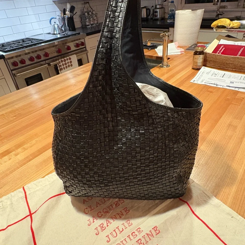 Gorgeous Claire V black Bando bag 
Excellent condition .  Worn only 2 times - Picture 6 of 8